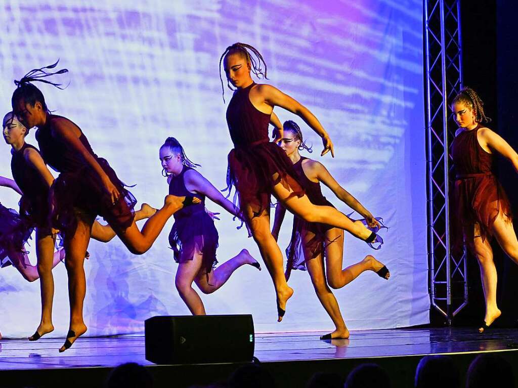 Mit einem eigens geschriebenen, japanischen Mrchen sorgte die Ballettschule Dance-Generation fr drei berauschende Tanztheater-Abende in der Belchenhalle Staufen.