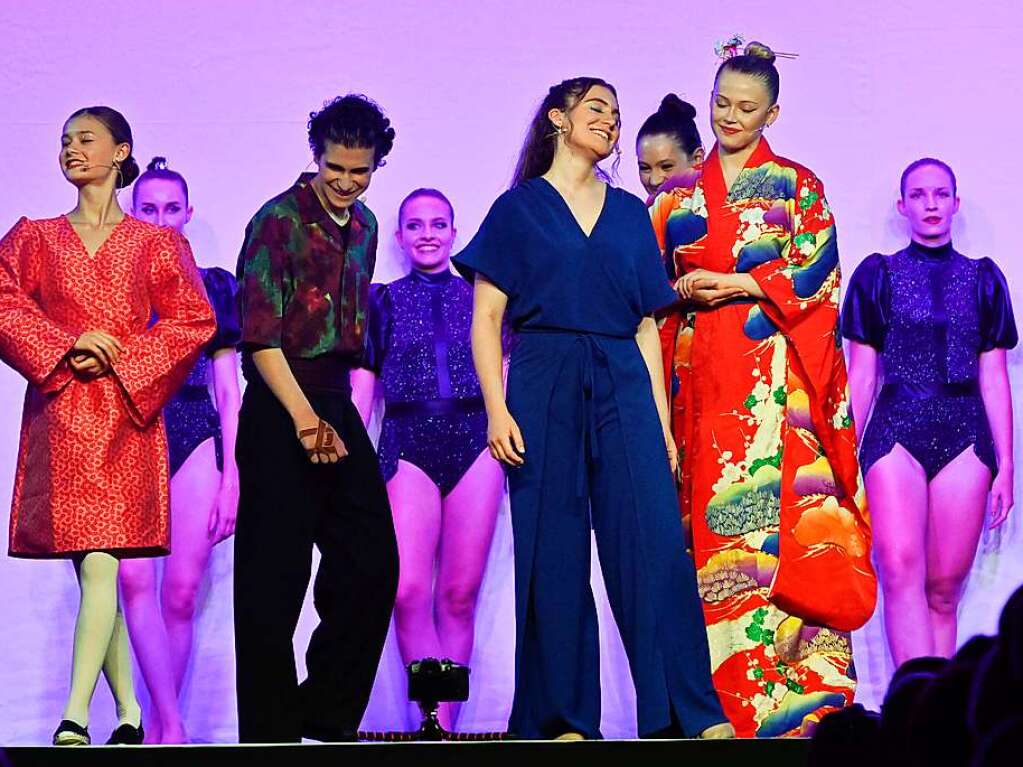 Mit einem eigens geschriebenen, japanischen Mrchen sorgte die Ballettschule Dance-Generation fr drei berauschende Tanztheater-Abende in der Belchenhalle Staufen.