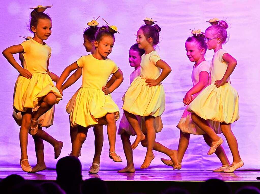 Mit einem eigens geschriebenen, japanischen Mrchen sorgte die Ballettschule Dance-Generation fr drei berauschende Tanztheater-Abende in der Belchenhalle Staufen.