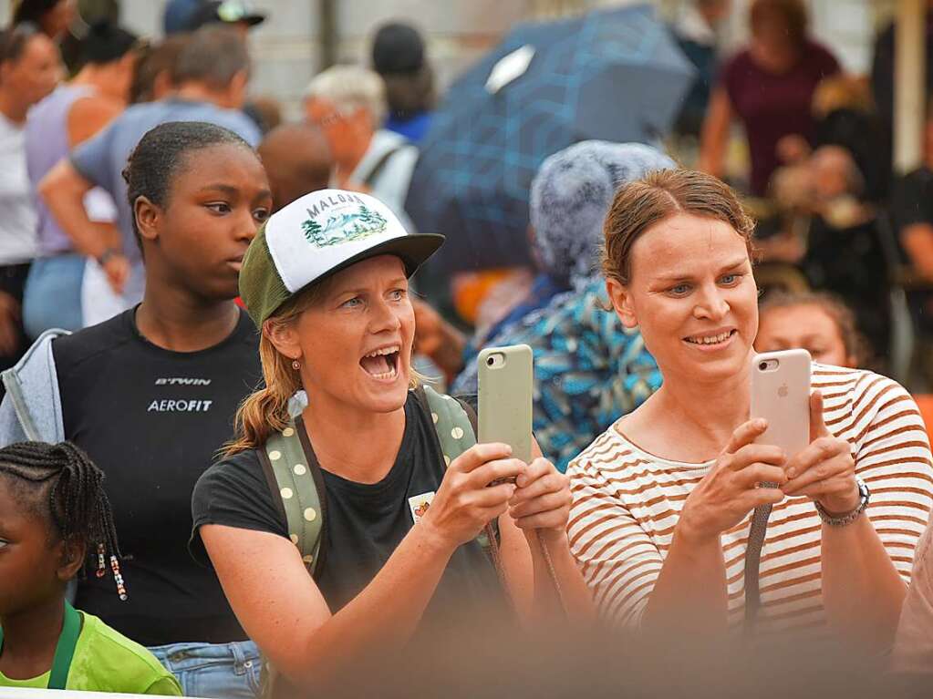 Ein Lauffest in Emmendingen – bei der 13. Auflage des Stadtlaufs ziehen rund 2300 Bewegungsfreudige aller Altersschichten durch die Straen der Innenstadt.