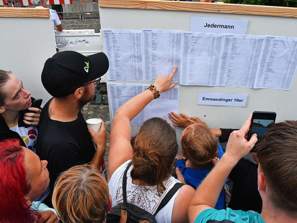 Ein Lauffest in Emmendingen – bei der 13. Auflage des Stadtlaufs ziehen rund 2300 Bewegungsfreudige aller Altersschichten durch die Straen der Innenstadt.