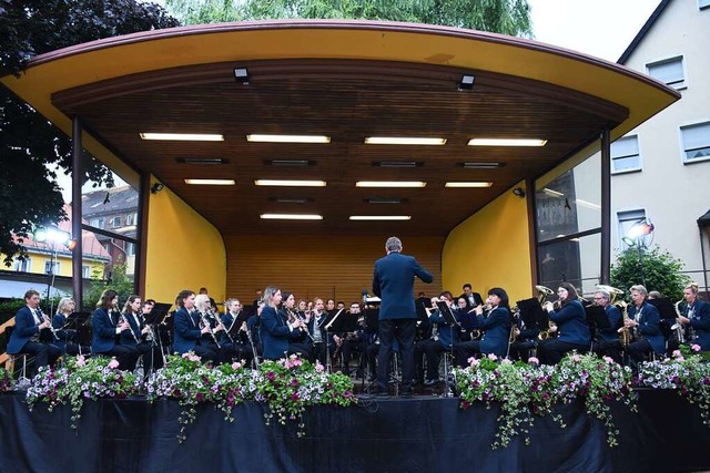 Am Samstagabend stand ein Doppelkonzer...rat auch die Stadtmusik Lffingen auf.  | Foto: Thomas Biniossek