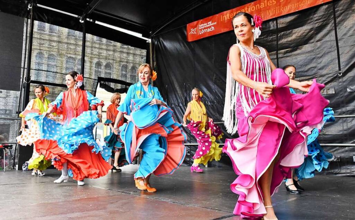Yerbabuena aus Basel zeigen farbenfrohe Kleider und  andalusische Tänze.  | Foto: Barbara Ruda