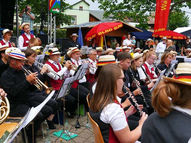 Gut behtet spielte das gemeinsame Orc...Blasorchesters Harmonie aus Cornimont.  | Foto: Martina David-Wenk