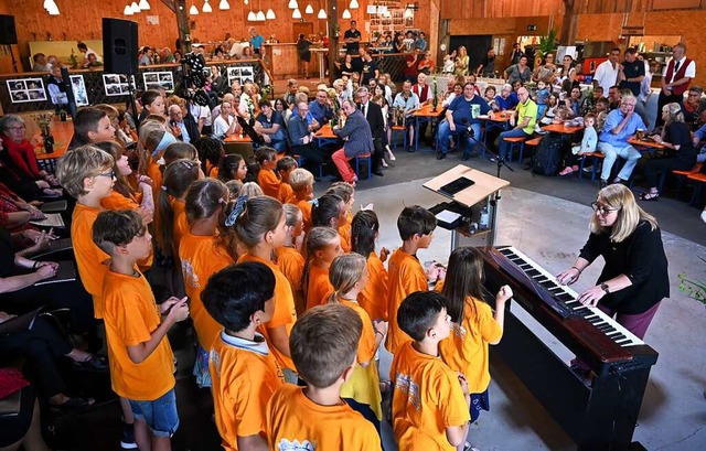 Auch der Chor der Lindenbergschule tra...Munzinger Eingemeindungs-Jubilum auf.  | Foto: Thomas Kunz