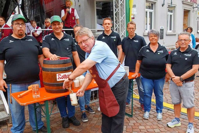Routinier: Seinen letzten Anstich als ...rte Andreas Wiener mit zwei Schlgen.  | Foto: Gudrun Gehr