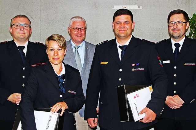 Die Kommandanten der Freiwilligen Feue...n und   Kommandant Frank Sommerhalter.  | Foto: Rolf Rhein