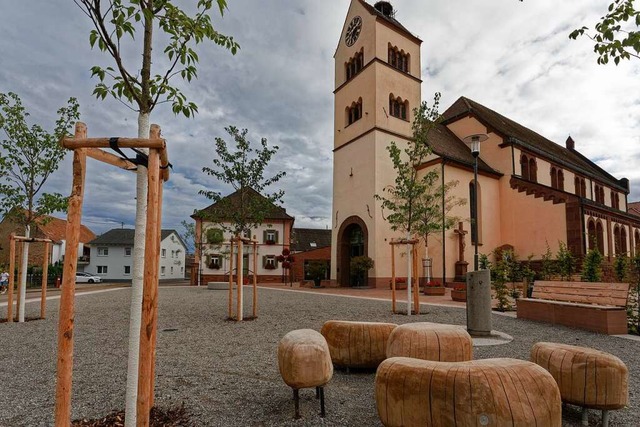 Die neue Ortsmitte von Forchheim mit Dorfplatz, Kirche und Rathaus  | Foto: Ruth Seitz