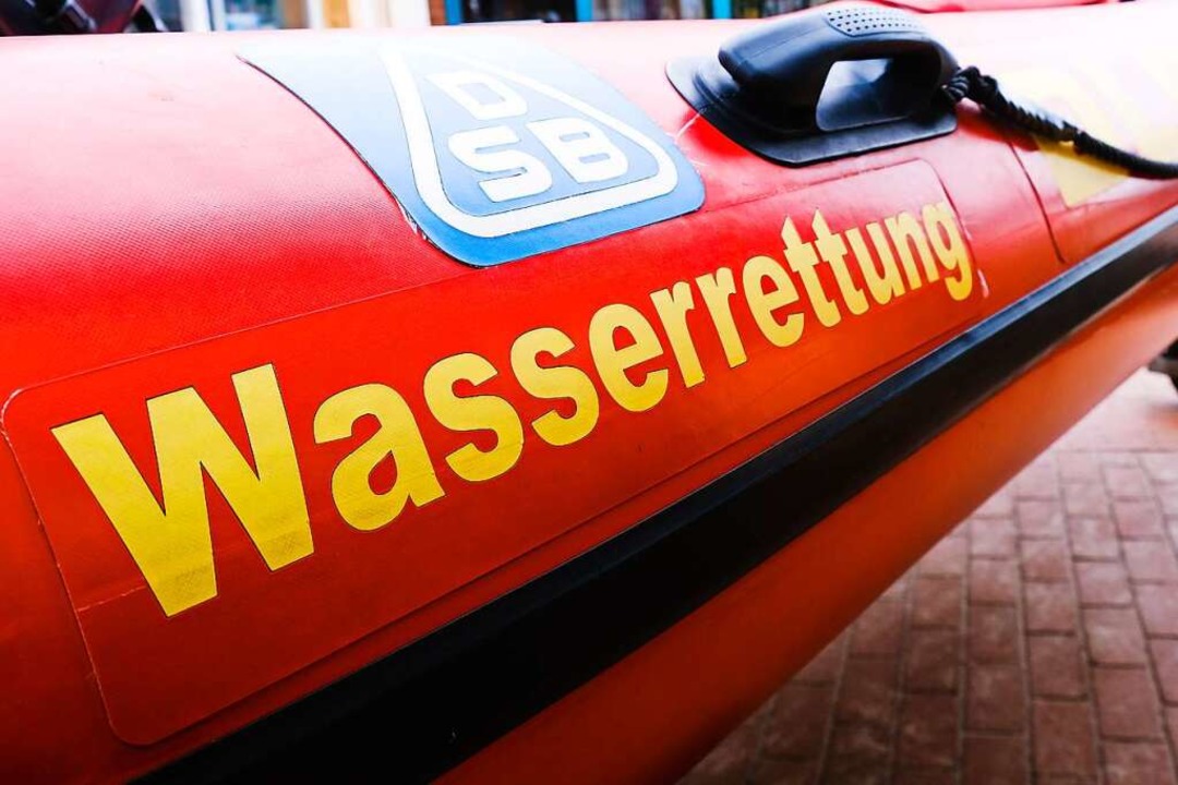 Die DLRG Titisee-Neustadt leistete 136 Wachstunden (Symbolbild).  | Foto: Frank Molter (dpa)