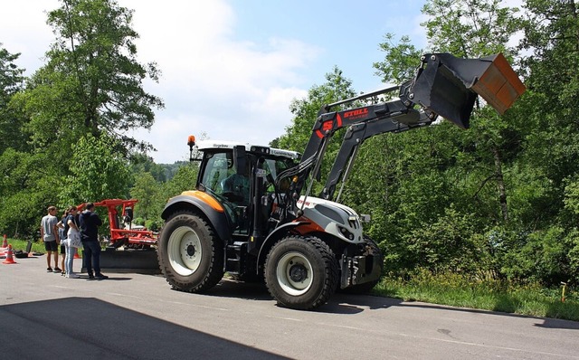 Am Tag der offenen Tr im Bauhof wurde..., vielseitige  Schlepper vorgestellt.   | Foto: Christoph Schennen