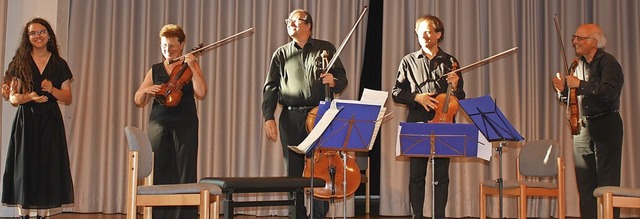 Beifall auch untereinander gab es von ...er und Antonio Pellegrini (von links).  | Foto: Hildegard Karig