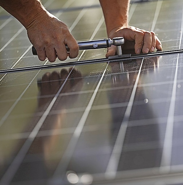 Fragen rund um Photovoltaik-Anlagen gibt es viele im Landkreis.  | Foto: Marijan Murat