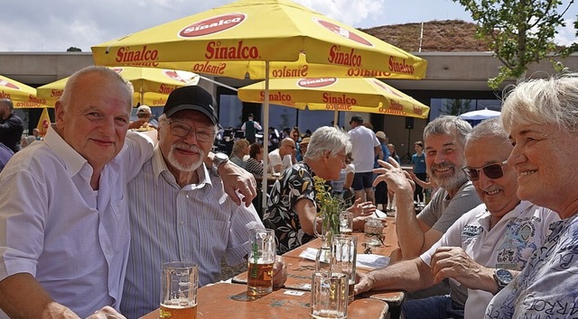 Am Sonntag erfreuten sich die Besucher...er Blasmusik und am besten Hockwetter.  | Foto: Silvia Schillinger-Teschner