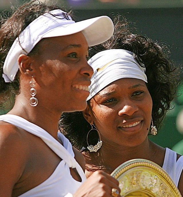 Venus (links) und Serena Williams 2008 in Wimbledon.  | Foto: CARL DE SOUZA, lv