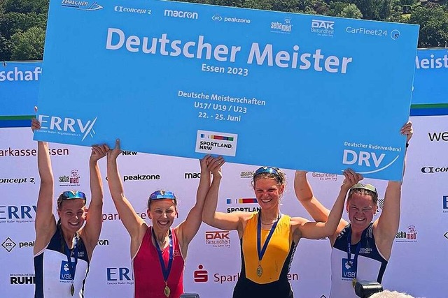 Das Vierer-Team der Ruderinnen freut sich ber den deutschen Titel.  | Foto: Stefan Schneider