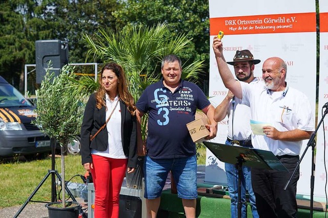 Danke: Bjrn Griener (Zweiter von link...Grwihl fnf Kohlenmonoxid-Warngerte.  | Foto: Hans-Jrgen Sackmann