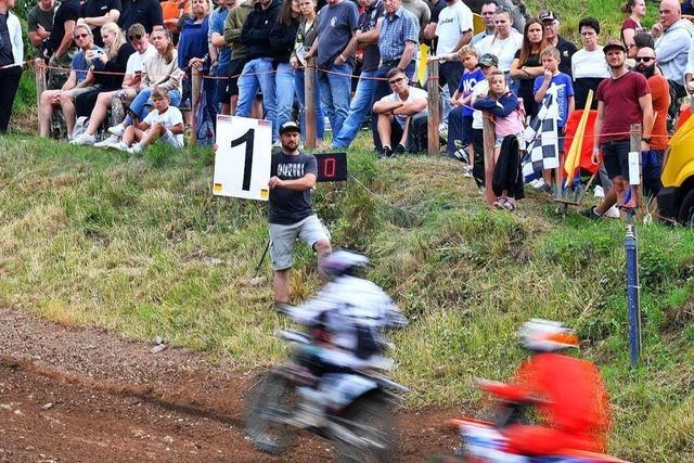 Ein neunjähriger Engländer begeistert beim Motocross in Schweighausen