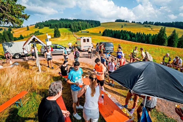 An verschiedenen Stationen werden die Lufer mit Wasser versorgt.  | Foto: Florian Schupp