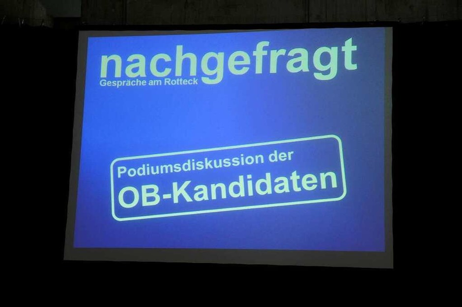 Die Schüler des Freiburger Rotteck-Gymnasiums haben die drei OB-Kandidaten zur Podiumsdiskussion geladen &amp;#8211; ein von insgesamt 21. (Foto: Ingo Schneider)