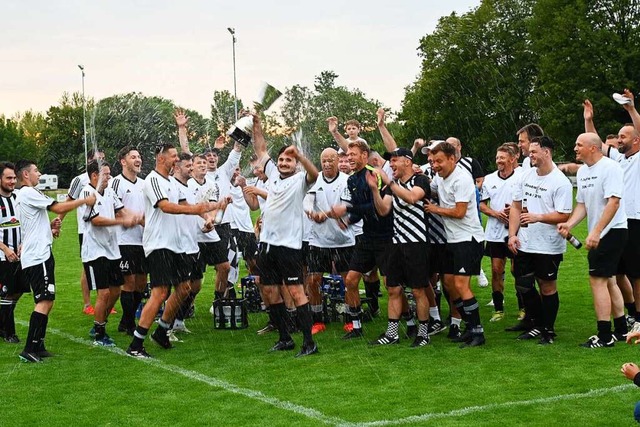 So sehen Sieger aus: Bis zum nchsten ...gt der Norden jetzt wieder in Fhrung.  | Foto: Markus Zimmermann