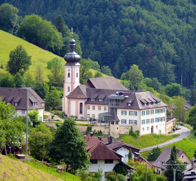 Das frhere cluniazensische Kloster in Bollschweil-St. Ulrich  | Foto: Gabriele Hennicke