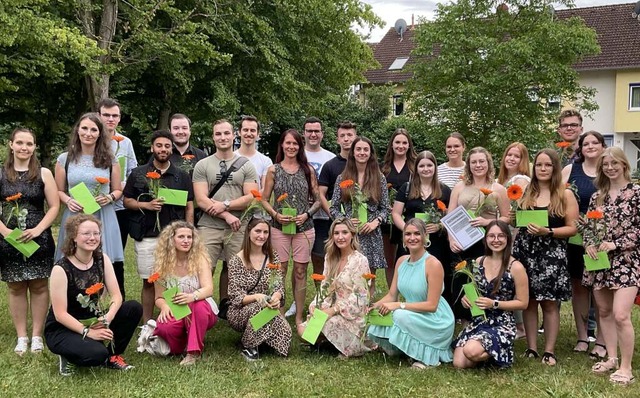 Die erfolgreichen Preistrgerinnen und...e der Carl-Helbing-Schule Emmendingen.  | Foto: Schule