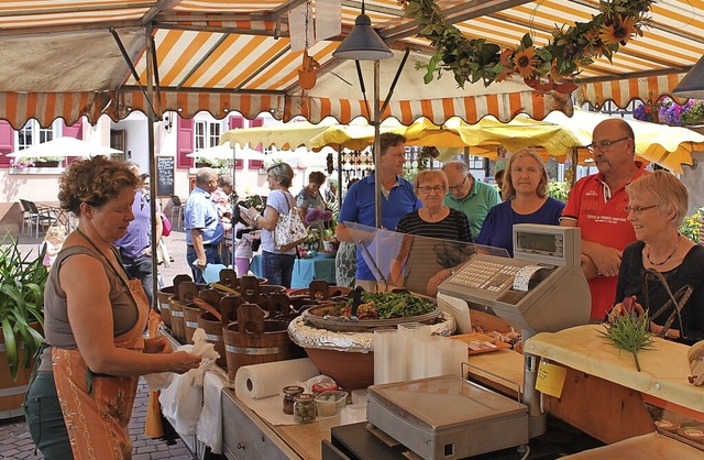 Auf dem Wochenmarkt knnen sich  Besuc...mit Antipasti-Spezialitten eindecken.  | Foto: Stadt