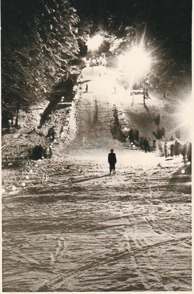 Das Bild zeigt das Nachtspringen in den 50er-Jahren in Hinterzarten.  | Foto: privat