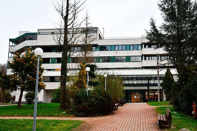 Das Kreiskrankenhaus in Rheinfelden so...undheitszentrum am Bahnhof fertig ist.  | Foto: Heinz und Monika Vollmar