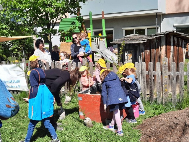 Das Recht auf Leben im Artikel 6 wurde...erkstatt &#8222;Wald und Wiese&#8220;.  | Foto: Birgitt Kiefer / Familienzentrum Rheinfelden