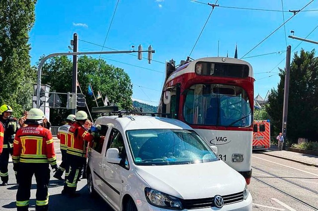 Unfall mit Auto und Straenbahn  | Foto: Markus Hofmann