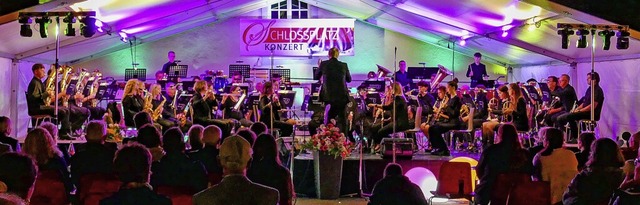 Stimmungsvolles Ambiente: Der Musikver...ktion bei seinem Schlossplatz-Konzert.  | Foto: Albert Eschbach