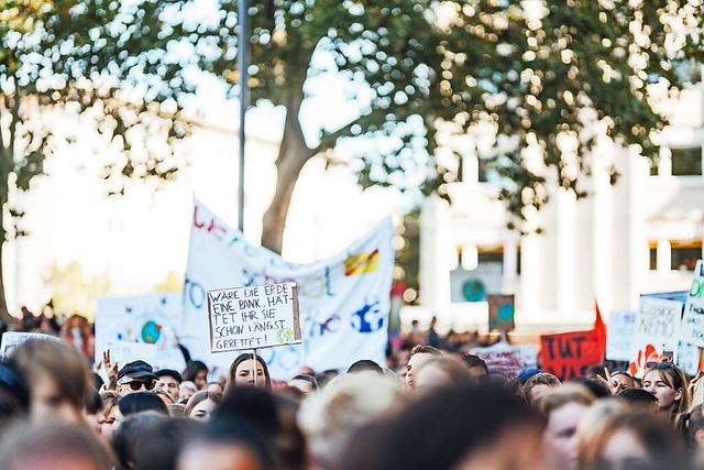 Eine fnfstellige Teilnehmerzahl gab e...r Fridays for Future aufgerufen hatte.  | Foto: Fabio Smitka