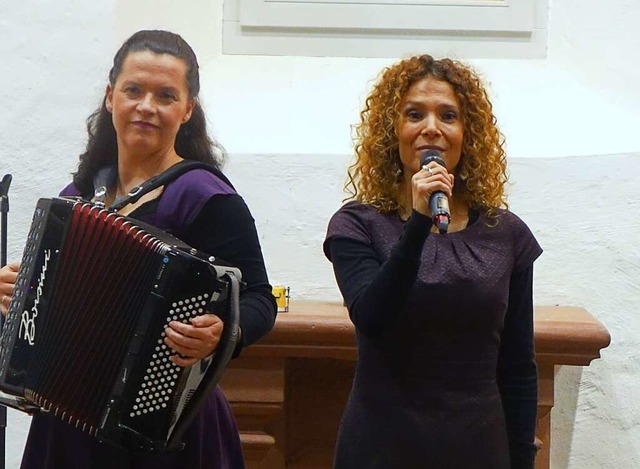 Die Sngerin Marie Giroux und ihre Par...t; in die Schopfheimer Kleinkunstreihe  | Foto: Roswitha Frey