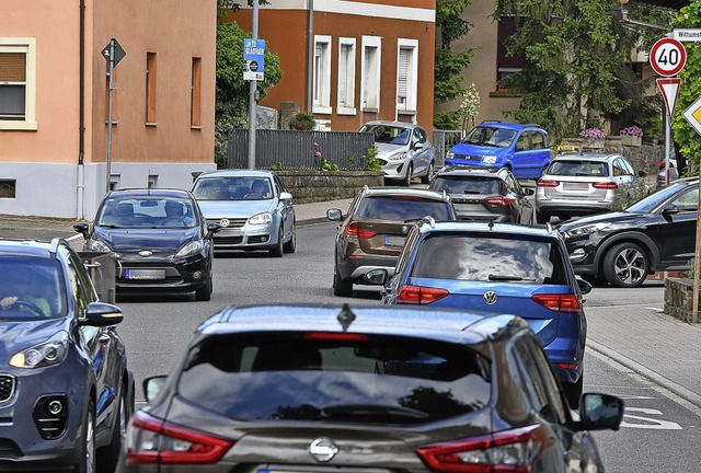 Gewohntes Bild: Viel Verkehr auf der Bundesstrae 415  | Foto: Endrik Baublies