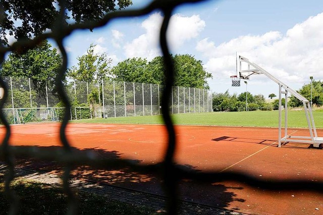 Blick auf das nun ffentlich nutzbare Basketballfeld in Gundelfingen  | Foto: Hubert Gemmert