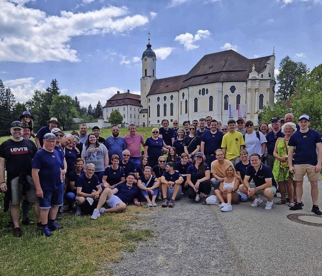 Die Minselner Musiker mit ihren Begleiterinnen und Begleitern.  | Foto: Petra Wunderle