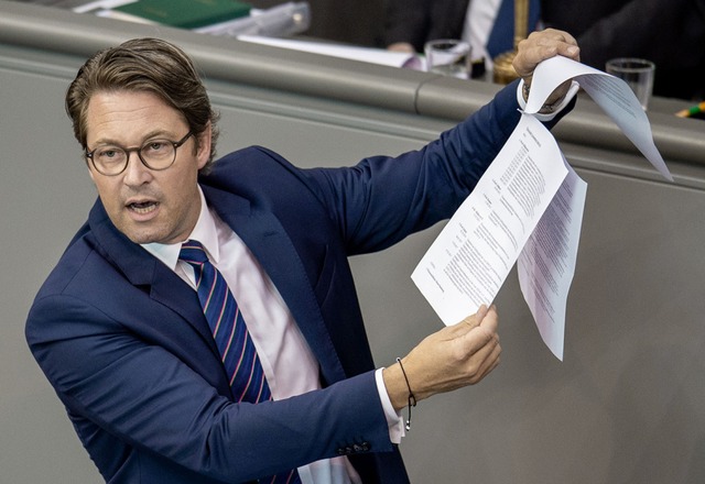 Andreas Scheuer verteidigte 2019 im Bundestag seinen Maut-Plan.  | Foto: Lisa Ducret (dpa)