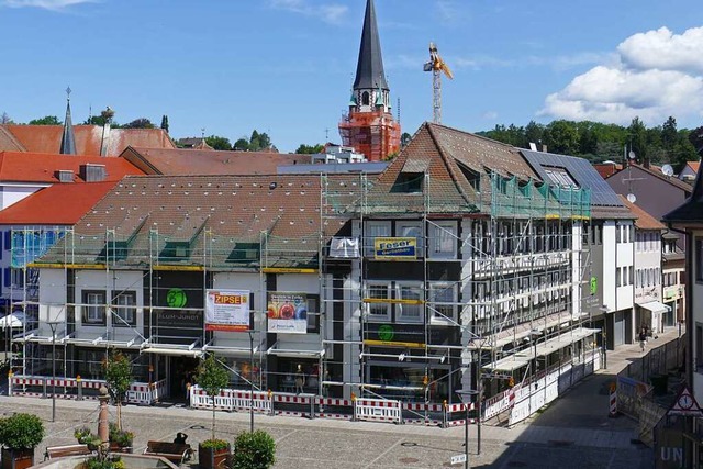 Das Gerst am Modehaus Blum-Jundt geh...r mehr Photovoltaik-Anlagen schaffen.  | Foto: Philipp Peters