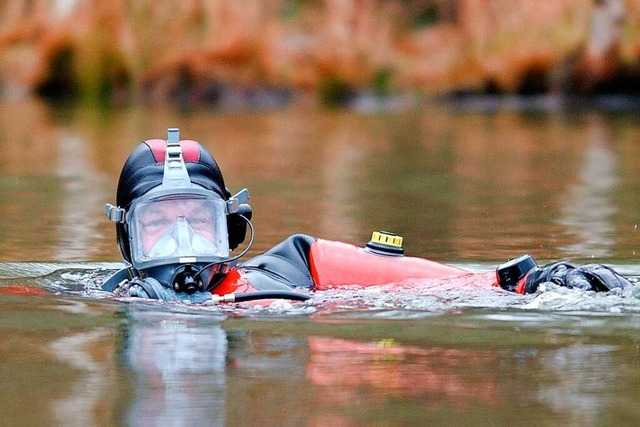 Polizeitaucher suchten nach weiteren Leichenteilen. (Symbolbild)  | Foto: Rolf Vennenbernd