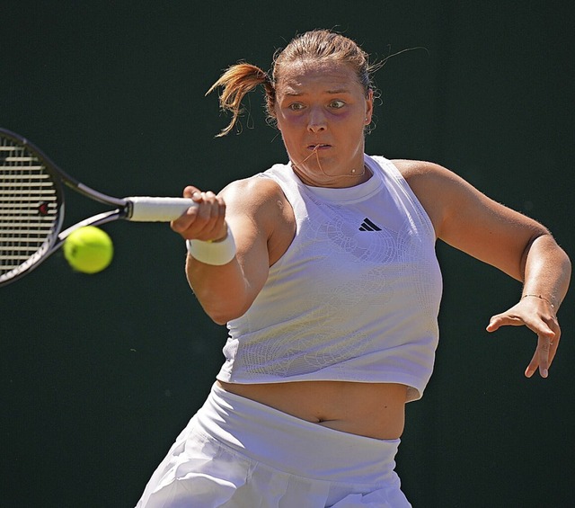 Jule Niemeier (links) ist drauen, Ale...eht in Wimbledon in der dritten Runde.  | Foto: Alberto Pezzali (dpa)