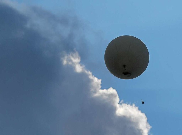 Ein Wetterballon &#8211; hnlich diese...11; soll bald Kresse gen All schicken.  | Foto: Patrick Pleul/dpa