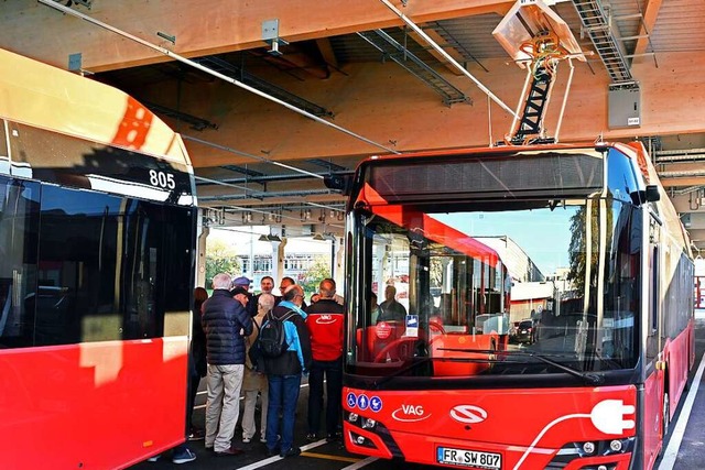 E-Bus auf dem Gelnde der Freiburger Verkehrs AG  | Foto: Thomas Kunz