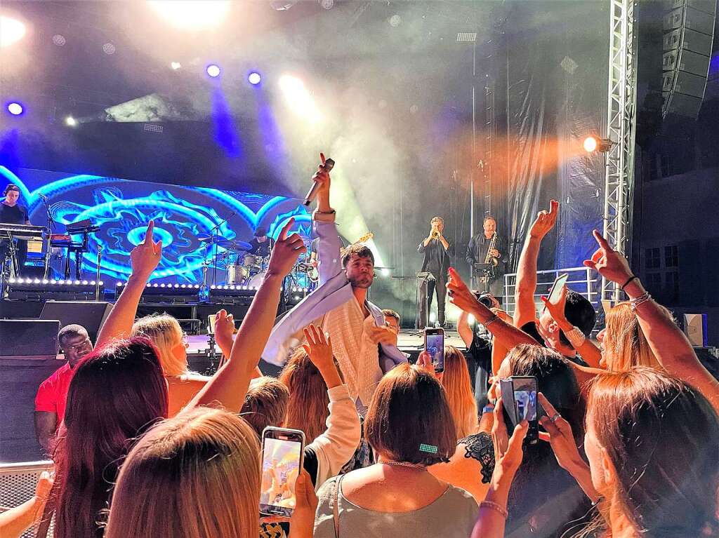 Impressionen vom Stimmenkonzert mit To Athena und Luca Hnni auf dem Domplatz in Arlesheim