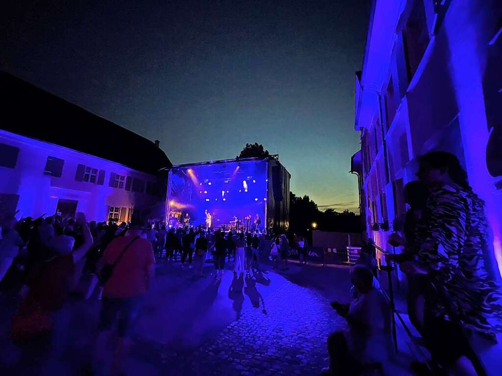 Impressionen vom Stimmenkonzert mit To Athena und Luca Hnni auf dem Domplatz in Arlesheim