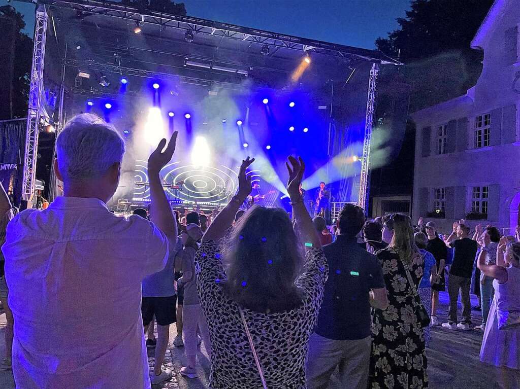 Impressionen vom Stimmenkonzert mit To Athena und Luca Hnni auf dem Domplatz in Arlesheim