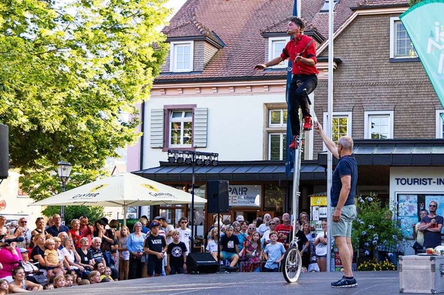 Nils Mller beeindruckte mit seinen Jonglierknsten.  | Foto: Hubert Gemmert