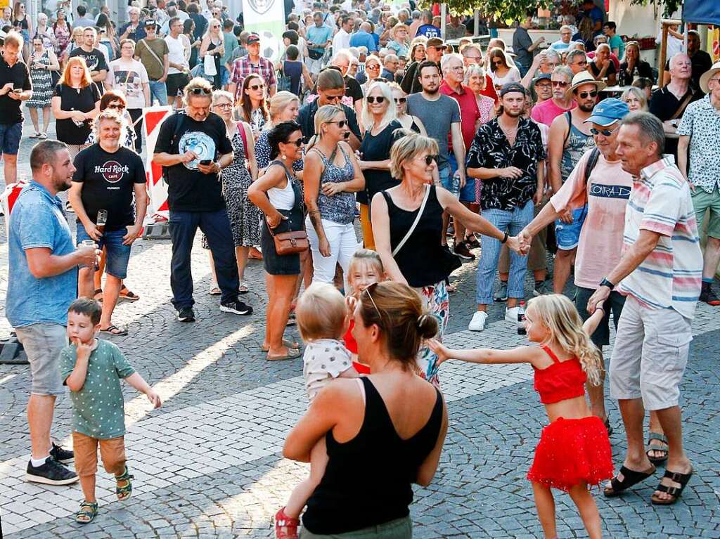 Verschiedene Bands und Knstler, Tanzauffhrungen und ein groes kulinarisches Angebot – am Samstag war in Lahr einiges geboten.