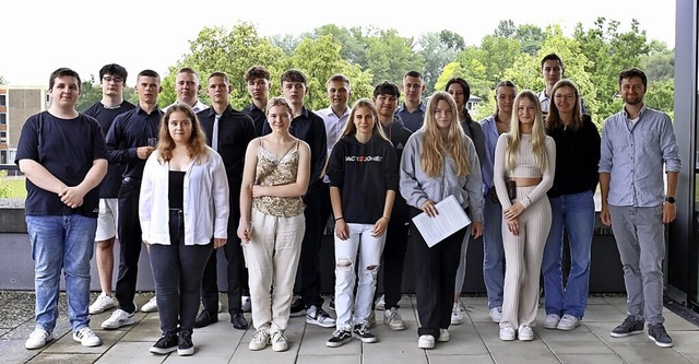 Der Abschlussjahrgang des Kaufmnnischen Berufskollegs I der Heimschule  | Foto: Schule