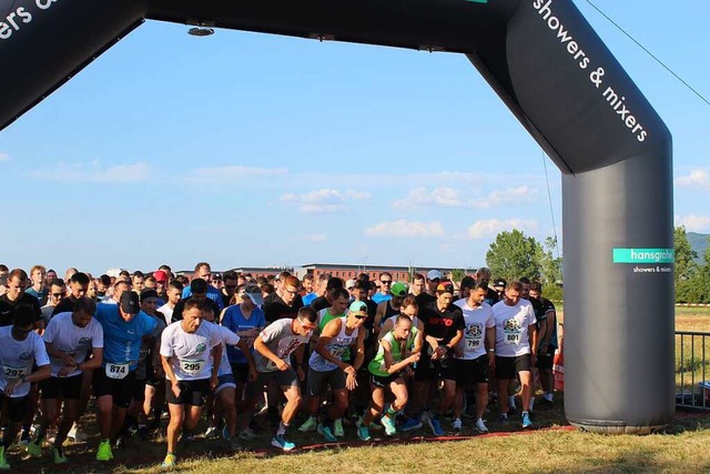 Start zum Hochdrei-Firmenlauf &#8211; wie so oft bei richtig heiem Laufwetter.  | Foto: Isabell Gielisch